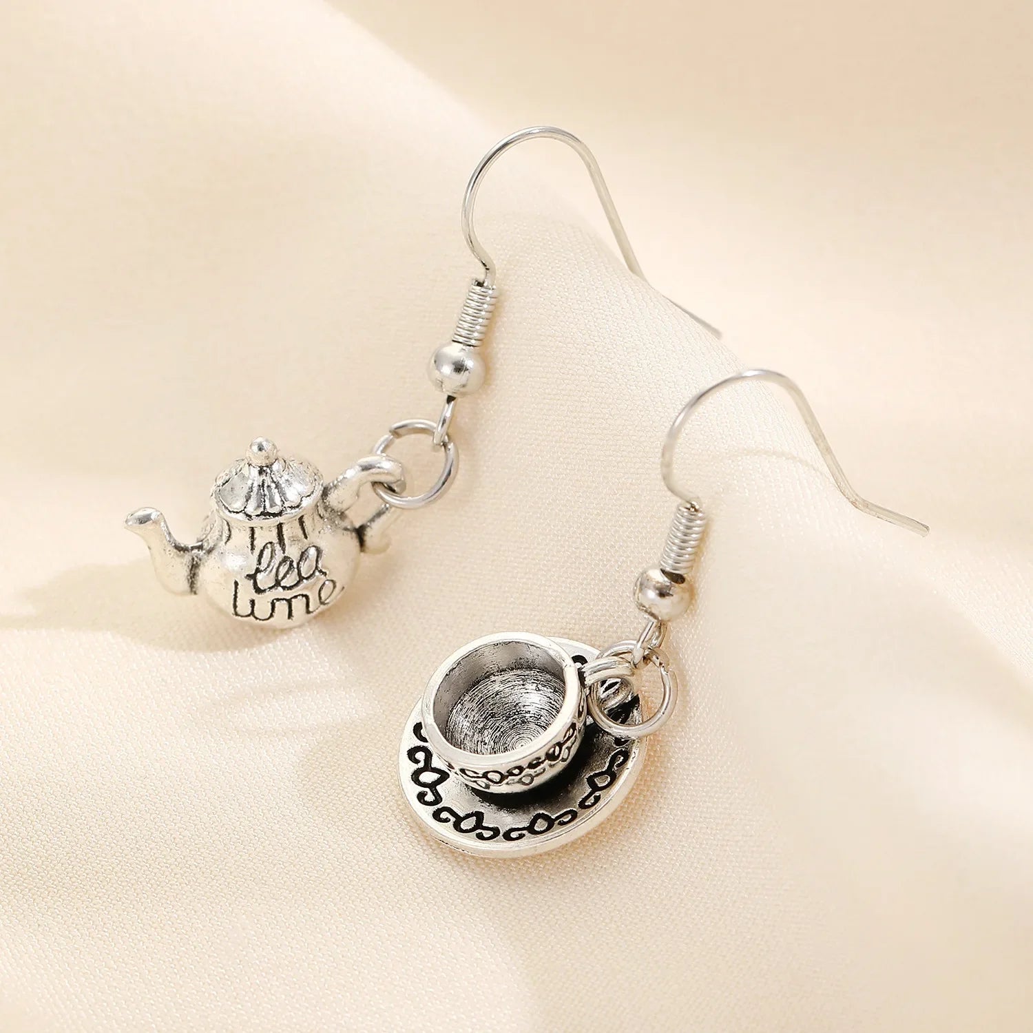 1Pair Trendy Teapot and Cup Charm Earrings for Men Women Coffee Cup and Coffee Pot Pendant Earrings DIY Jewelry Accessories Gift